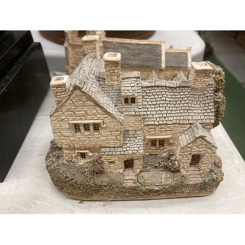 128 - A COLLECTION OF LILLIPUT LANE COTTAGES TO INCLUDE 'ROYAL OAK INN', 'MORETON MANOR', ETC - 6 IN TOTAL