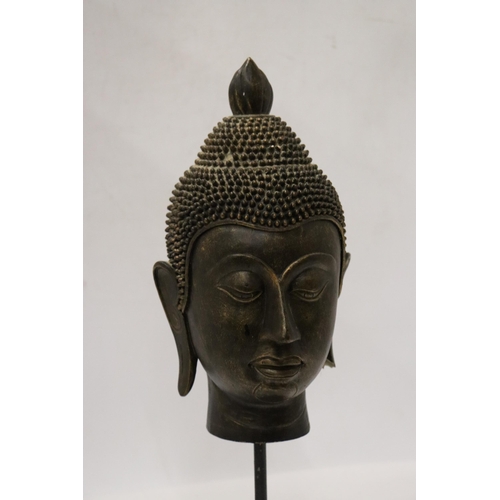 189 - A BUDDAH'S HEAD ON A STAND, HEIGHT 36CM