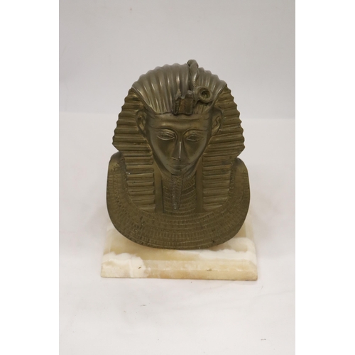 213 - A LARGE HEAVY EGYPTIAN HEAD ON MARBLE BASE