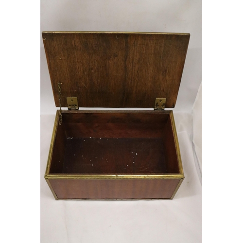 224 - A WOOD AND BRASS VINTAGE SLIPPERS BOX