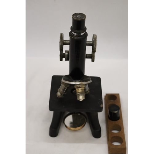 225 - AN ERNST LEITZ WETZLAR MICROSCOPE, NO. 324603, WITH WOOD TRAY AND SPARE LENS