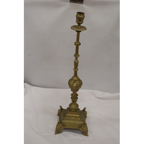 299A - A VINTAGE STYLE HEAVY BRASS CANDLE HOLDER, HEIGHT 55CM