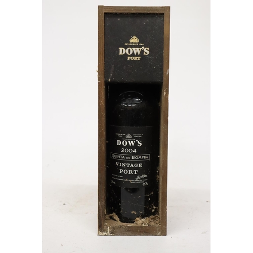 440 - A BOTTLE OF DOW'S 2004 VINTAGE PORT IN WOODEN PRESENTATION BOX