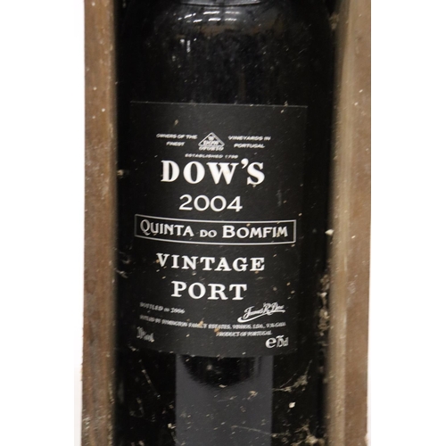 440 - A BOTTLE OF DOW'S 2004 VINTAGE PORT IN WOODEN PRESENTATION BOX