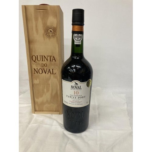 447 - A 75CL BOTTLE OF NOVAL 10 YEAR OLD TAWNY PORT IN A WOODEN BOX