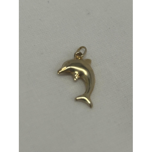 548 - A 9CT YELLOW GOLD DOLPHIN CHARM