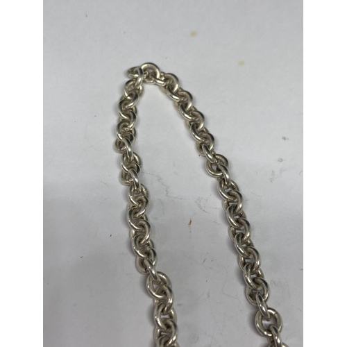 584 - A SILVER T BAR NECKLACE