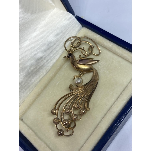 593 - A GOLD PLATED BIRD BROOCH IN A PRESENTATION BOX