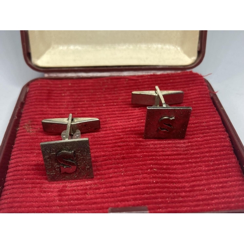 594 - A PAIR OF SILVER CUFFLINKS IN A PRESENTATION BOX