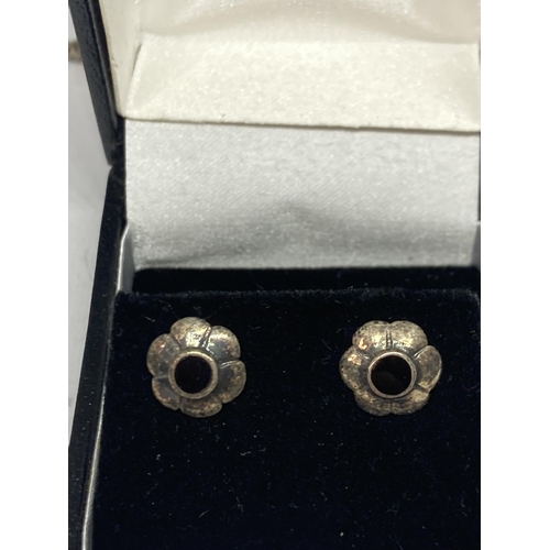 599 - A PAIR OF SILVER EARRINGS AND A SILVER NECKLACE IN A PRESENTATION BOX