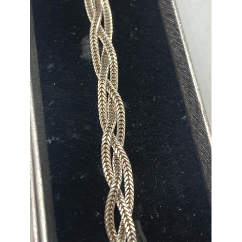 644 - A SILVER BRACELET