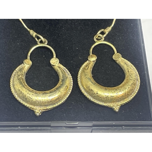 663 - A PAIR OF 925 SILVER CRESCENT MOON DROP EARRINGS IN A PRESENTATION BOX