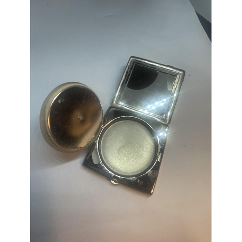 685 - A VINTAGE YARDLEY POWDER COMPACT WITH INNER MIRROR