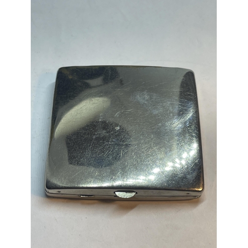 685 - A VINTAGE YARDLEY POWDER COMPACT WITH INNER MIRROR