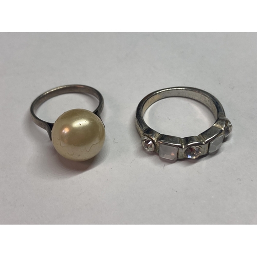 711 - FIVE COSTUME JEWELLERY RINGS