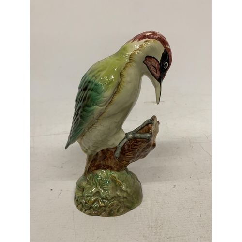 751 - A BESWICK GREEN WOODPECKER IN A GLOSS FINISH No 1218