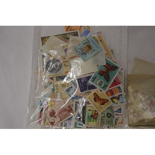 867 - A COLLECTION OF STAMPS IN PACKETS