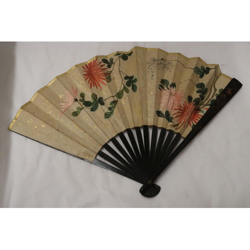 871 - A CHINESE FAN WITH EMBROIDERED FLORAL DECORATION