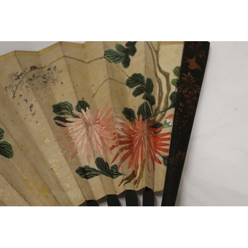 871 - A CHINESE FAN WITH EMBROIDERED FLORAL DECORATION