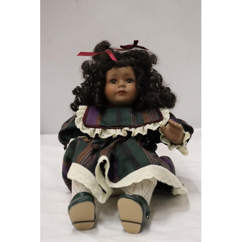 901 - A VINTAGE CHINA DOLL IN SEATED POSE