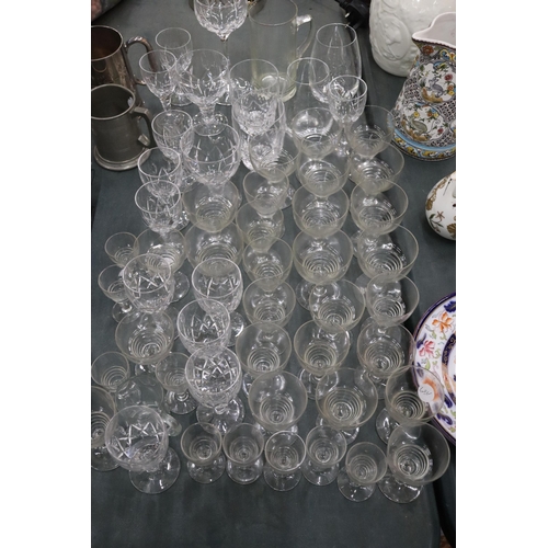 969 - A LARGE QUANTITY OF GLASSES TO INCLUDE SHERRY, LIQUER, TUMBLERS, ETC