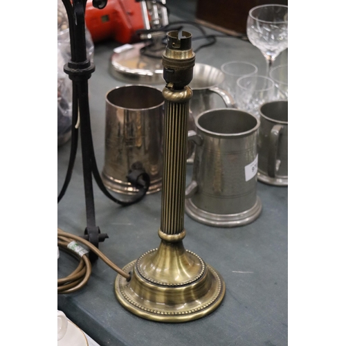 971 - TWO TABLE LAMPS TO INCLUDE ONE WITH BRASS COLUMN BASE AND A CAST METAL ONE