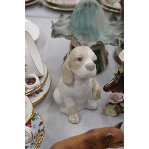 978 - A COLLECTION OF CERAMIC ANIMALS AND FIGURES TO INCLUDE A SYLVAC DOG WITH SLIPPER, CONTINENTAL STYLE ... 