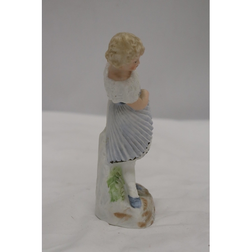 980 - A BISQUE FIGURE OF A YOUNG LADY, MARKED TO THE BASE