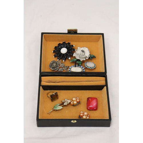 1018 - A QUANTITY OF BROOCHES, A RING AND EARRINGS PLUS TWO JEWELLERY BOXES