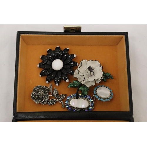 1018 - A QUANTITY OF BROOCHES, A RING AND EARRINGS PLUS TWO JEWELLERY BOXES