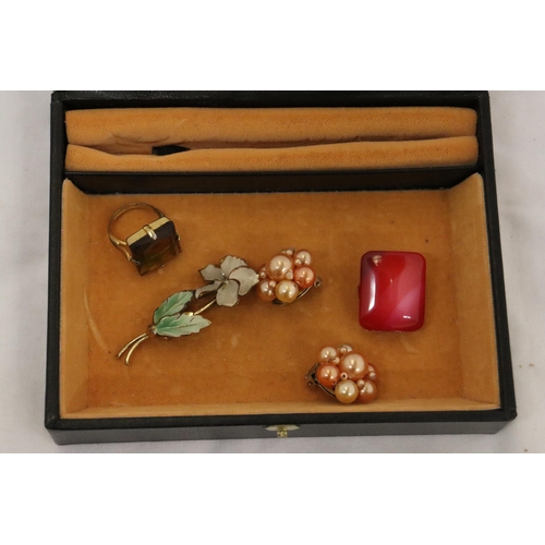 1018 - A QUANTITY OF BROOCHES, A RING AND EARRINGS PLUS TWO JEWELLERY BOXES