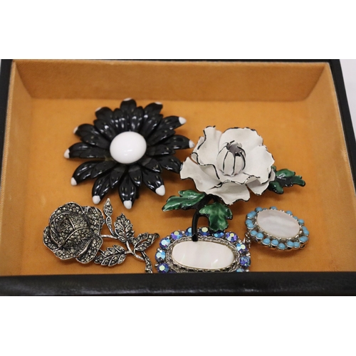 1018 - A QUANTITY OF BROOCHES, A RING AND EARRINGS PLUS TWO JEWELLERY BOXES