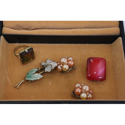 1018 - A QUANTITY OF BROOCHES, A RING AND EARRINGS PLUS TWO JEWELLERY BOXES