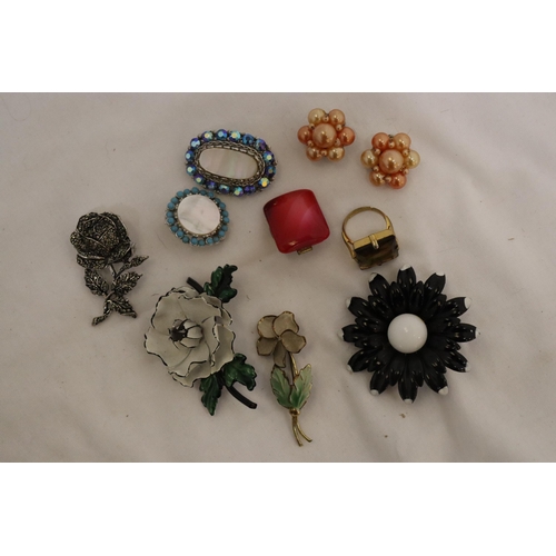 1018 - A QUANTITY OF BROOCHES, A RING AND EARRINGS PLUS TWO JEWELLERY BOXES