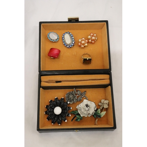 1018 - A QUANTITY OF BROOCHES, A RING AND EARRINGS PLUS TWO JEWELLERY BOXES