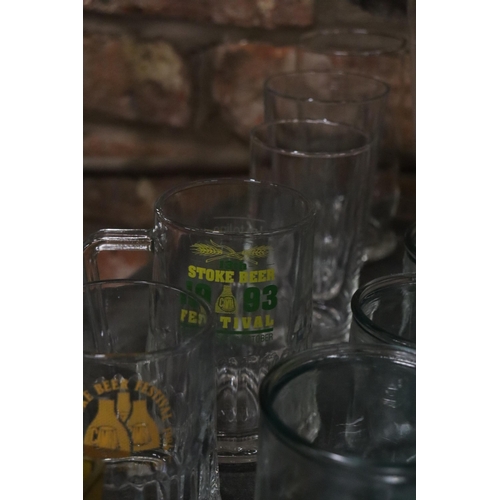 1080 - A QUANTITY OF GLASSWARE TO INCLUDE A LARGE FOOTED BOWL, GLASSES, TANKARDS, TUMBLERS, ETC