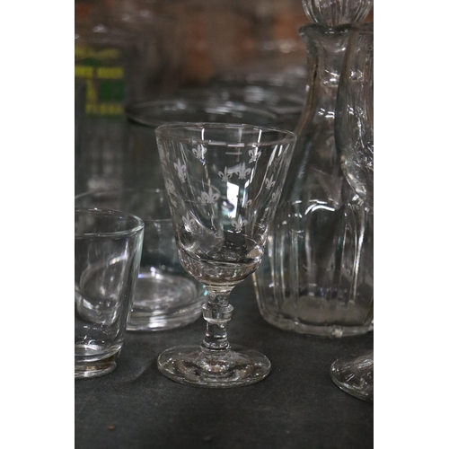 1080 - A QUANTITY OF GLASSWARE TO INCLUDE A LARGE FOOTED BOWL, GLASSES, TANKARDS, TUMBLERS, ETC