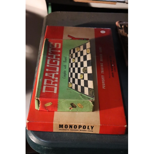 1086 - TWO VINTAGE GAMES TO INCLUDE MONOPOLY AND DRAUGHTS