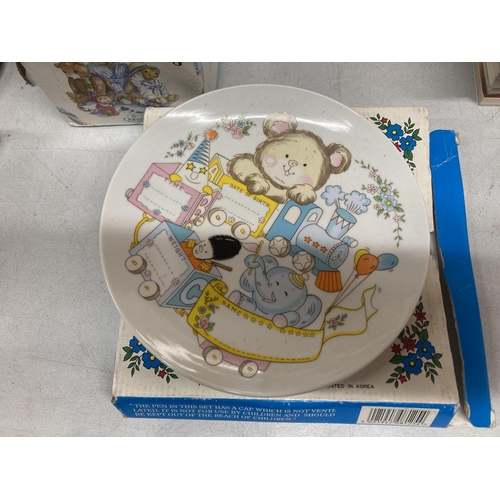 1130 - A COLLECTION OF CHILDREN'S 'QUEEN'S' CERAMICS TO INCLUDE A BOXED PLATE, CUP AND SAUCER SET, BOXED TW... 