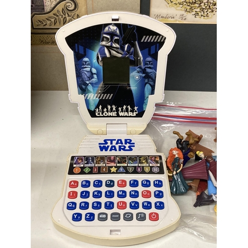 1135 - VARIOUS FIGURES TO INCLUDE A STAR WARS, THE CLONE WARS, CAPTAIN REX COMPUTER, PLUS A COLLECTION OF S... 