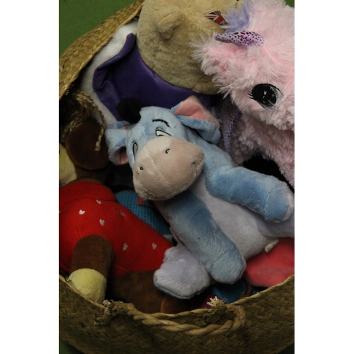 1165 - A BASKET CONTAINING A QUANTITY OF SOFT TOYS SOME WITH TAGS