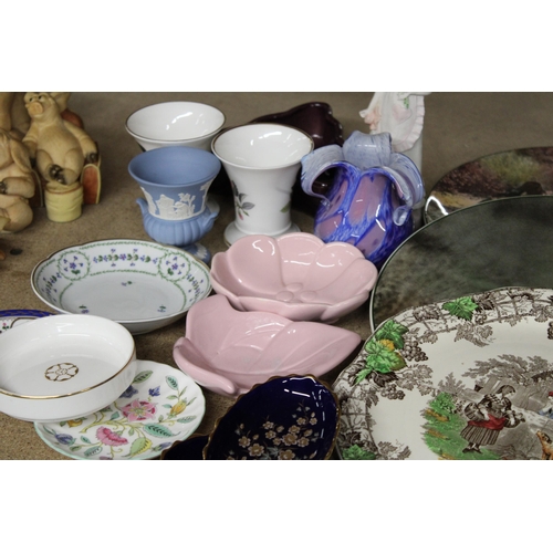 1273 - A MIXED LOT OF CERAMICS TO INCLUDE LIMOGES PIN TRAYS, CABINET PLATES, MINTON, WEDGWOOD, ETC