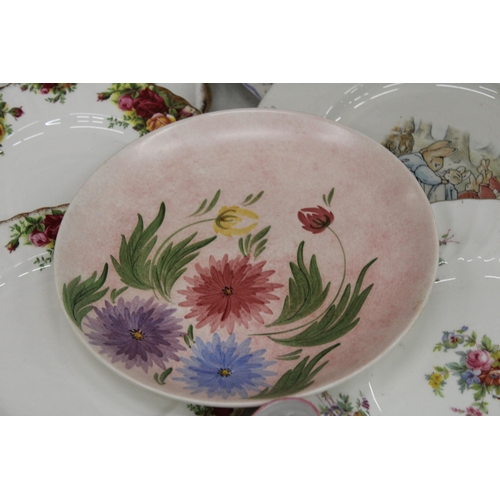 1283 - A QUANTITY OF VINTAGE PLATES TO INCLUDE ROYAL ALBERT 'OLD COUNTRY ROSES', PETER RABBIT, A CAKE STAND... 