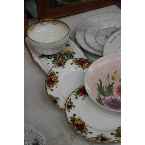 1283 - A QUANTITY OF VINTAGE PLATES TO INCLUDE ROYAL ALBERT 'OLD COUNTRY ROSES', PETER RABBIT, A CAKE STAND... 