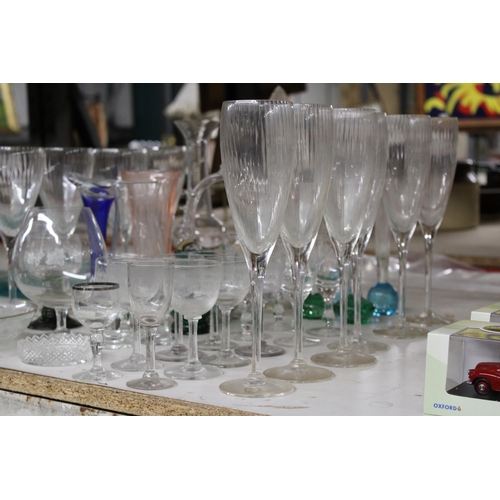 1292 - A LARGE QUANTITY OF GLASSWARE TO INCLUDE CHAMPAGNE FLUTES, WINE GLASSES, SHERRY, PORT, A MURANO STYL... 