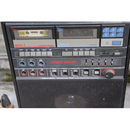 1676 - A REALISTIC CONCERTMATE 2000 DOUBLE CASSETTE KARAOKE MUSIC SYSTEM