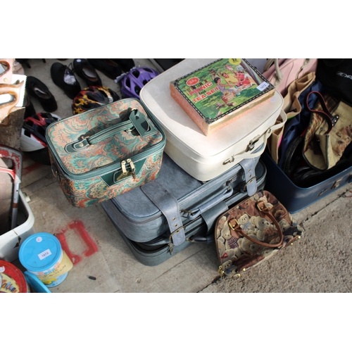 1972 - A LARGE ASSORTMENT OF BAGS AND SUITCASES ETC