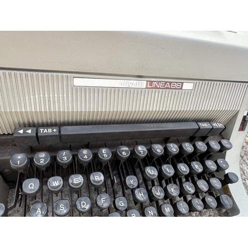 2031 - A RETRO OLIVETTI LINEA88 TYPEWRITER