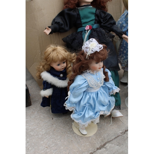 2105 - A LARGE ASSORTMENT OF CERAMIC HEADED DOLLS