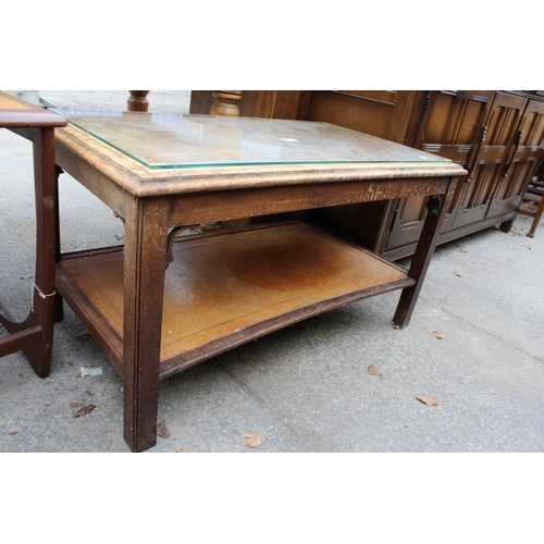 2581 - A MAHOGANY TWO TIER COFFEE TABLE